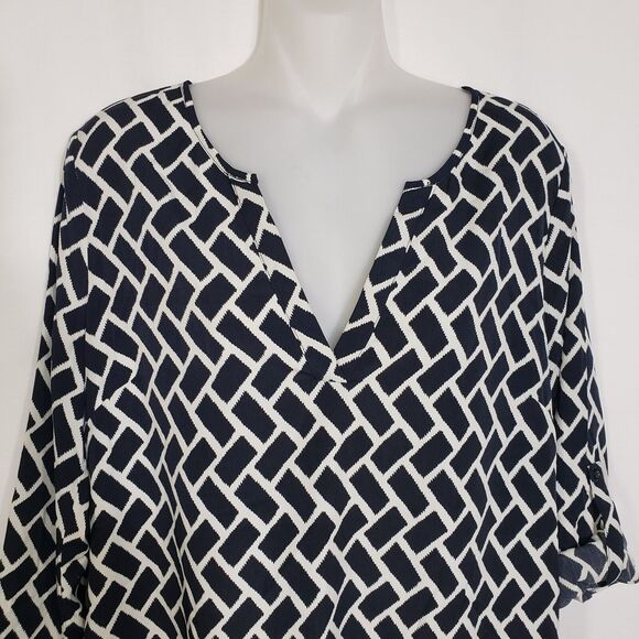 41 Hawthorn Womens Top Medium Black White Abstract 3/4 Roll Tab Sleeve V Neck - Picture 3 of 9